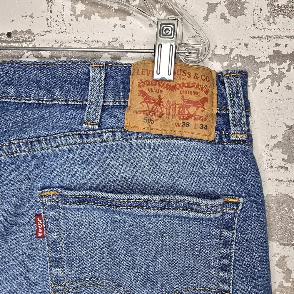 Levis 505 Jeans Mens 38x33 Cotton Stretch Straight Leg Mid Rise Light Blue Wash